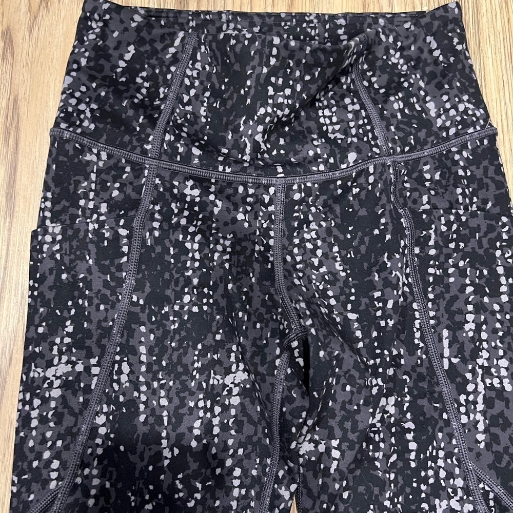 Women’s Black and gray Athleta Leggings XS - Picture 3 of 7
